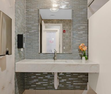 099-099 - Phenix Salon Suites - Woodbridge